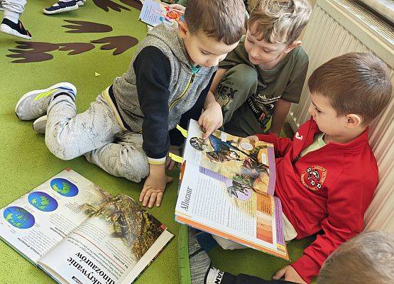 Grafika 5: Dzień Dinozaura