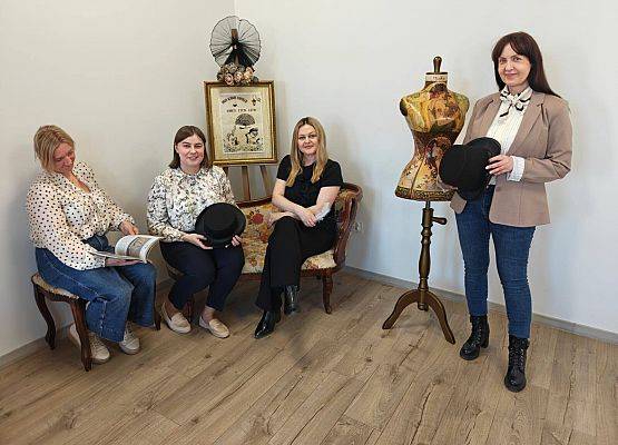 Grafika 2: Przy kawie i sztuce