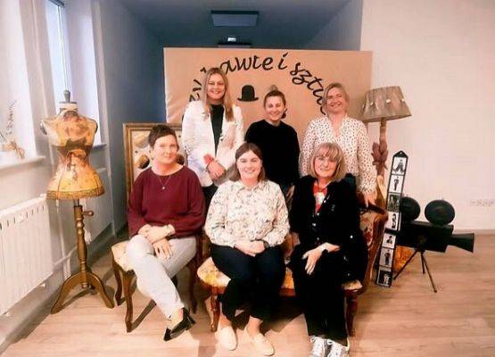 Grafika 1: Przy kawie i sztuce