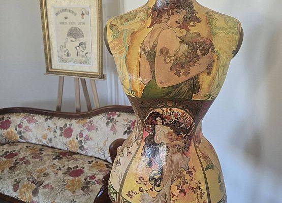 Grafika 8: Przy kawie i sztuce