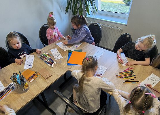 Grafika 8: Międzynarodowy Dzień Książki dla Dzieci