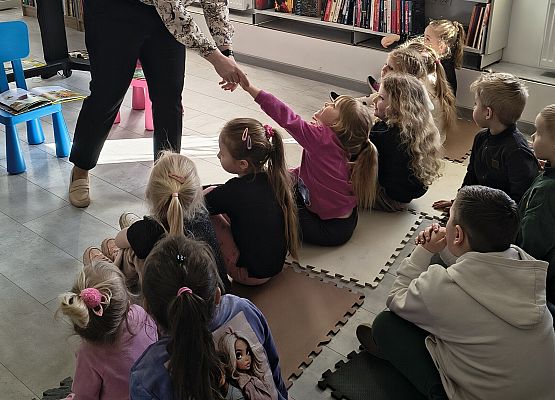 Grafika 2: Międzynarodowy Dzień Książki dla Dzieci