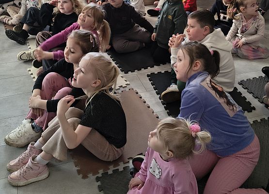 Grafika 3: Międzynarodowy Dzień Książki dla Dzieci