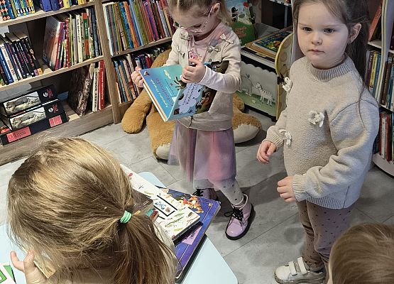 Grafika 4: Międzynarodowy Dzień Książki dla Dzieci