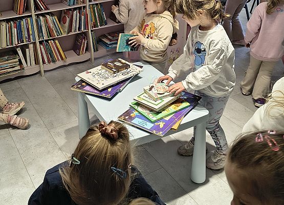 Grafika 1: Międzynarodowy Dzień Książki dla Dzieci