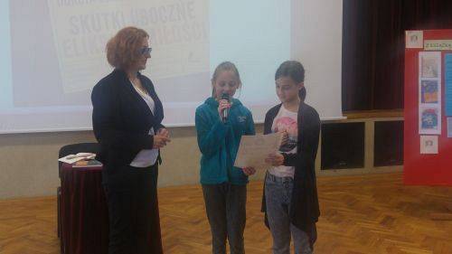 Grafika #3: "Z książką na walizkach"