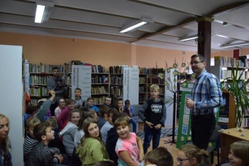 Grafika #2: "Z KSIĄŻKĄ NA WALIZKACH" Z PAWŁEM BERĘSEWICZEM