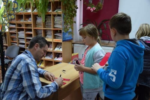 Grafika #3: "Z KSIĄŻKĄ NA WALIZKACH" Z PAWŁEM BERĘSEWICZEM