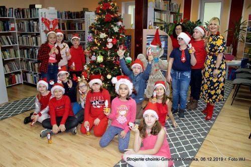 Grafika #2: Mikołajki w bibliotece