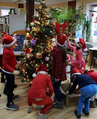 Grafika #0: Mikołajki w bibliotece